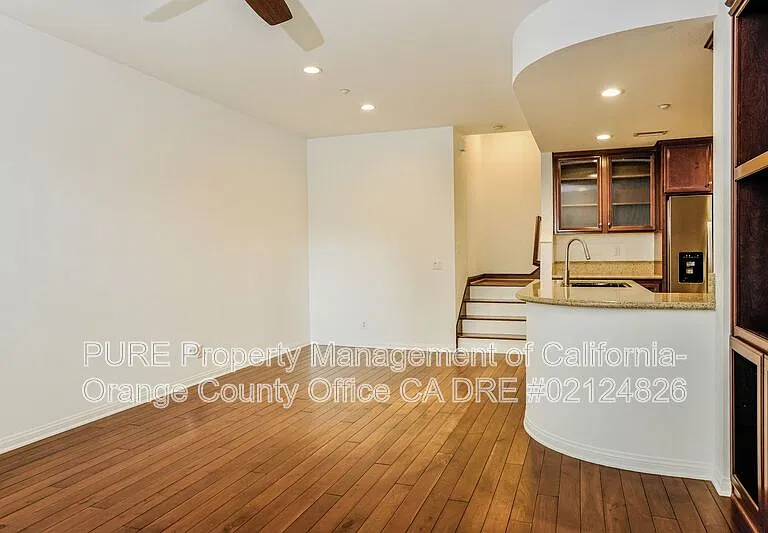 6 Midtown Dr — Photo 2