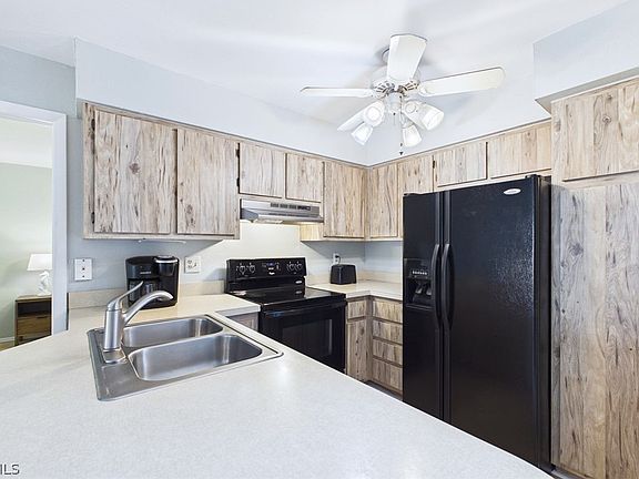 2nd image of 1100 Pondella Rd APT 904