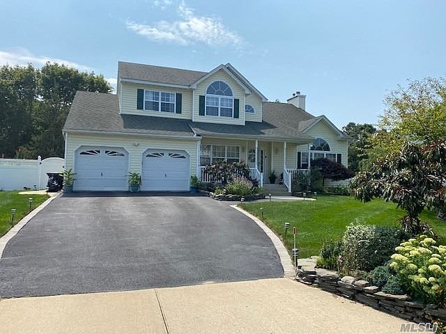 1st image of 8 Monaco Ct