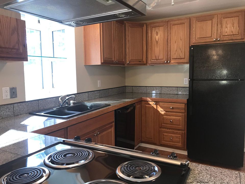 1st image of 525 Pamela Dr SE