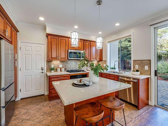 3rd image of 105 Chetwood Dr