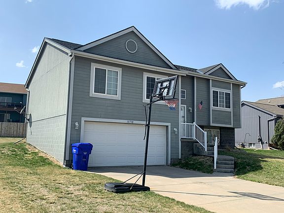 3rd image of 10708 Winding River Dr
