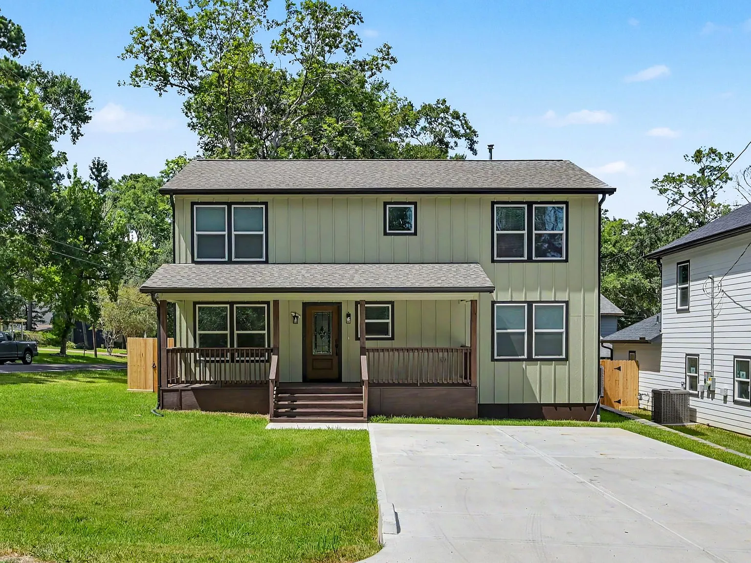 5 bed, 2.5 bath, 2100 sqft, $3,000 — Photo 1