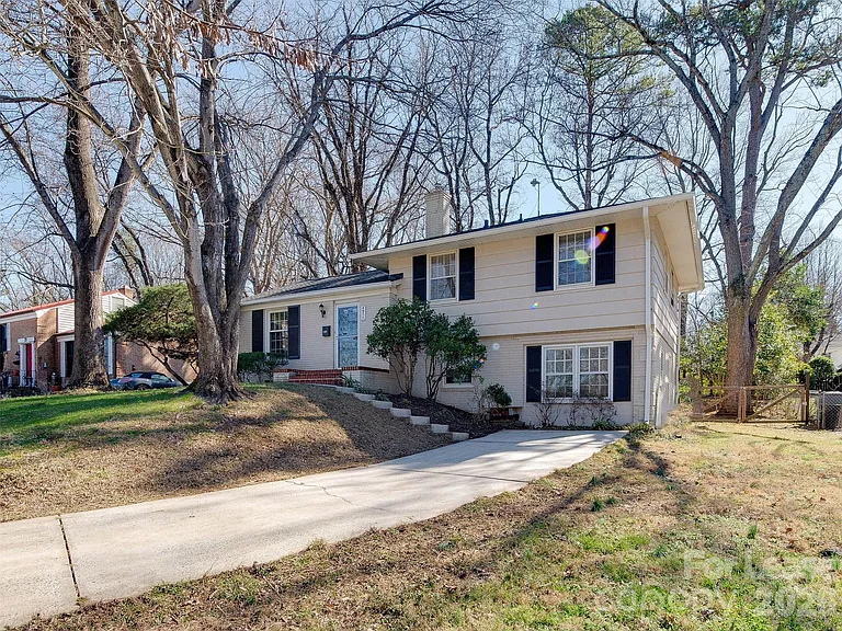 4917 White Oak Rd — Photo 2