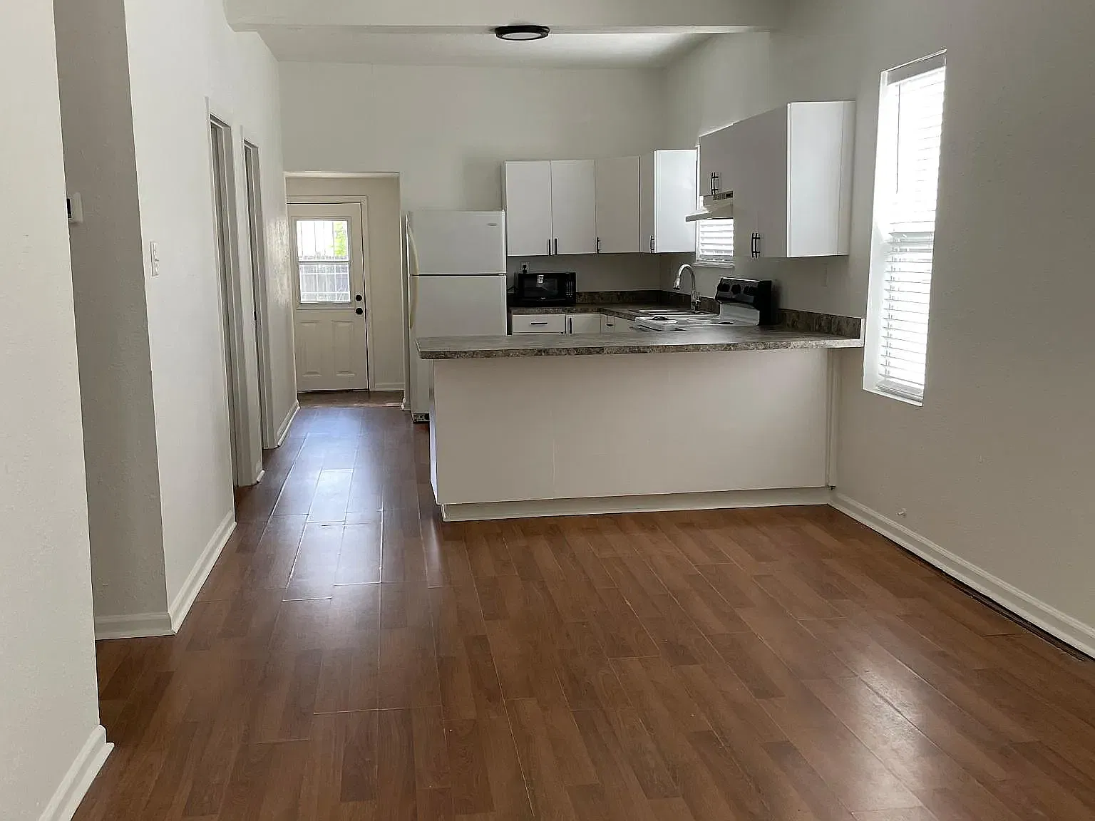 3 bed, $1,995 — Photo 4