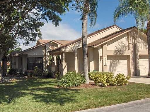 2nd image of 5271 Fairway Woods Dr APT 3011