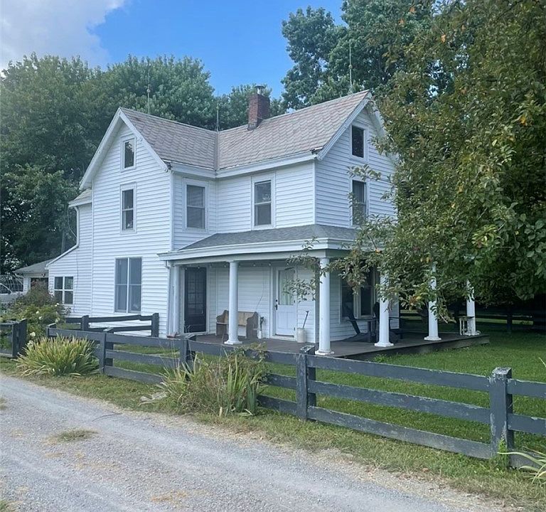 2nd image of 1341 N Rykers Ridge