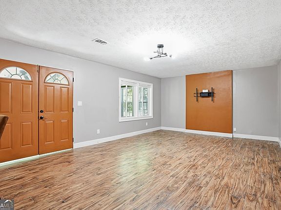 4th image of 2201 Colonial Oak Way
