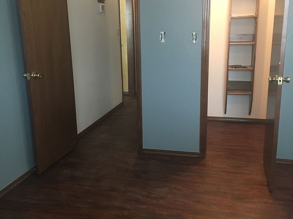 Master (to hallway and close