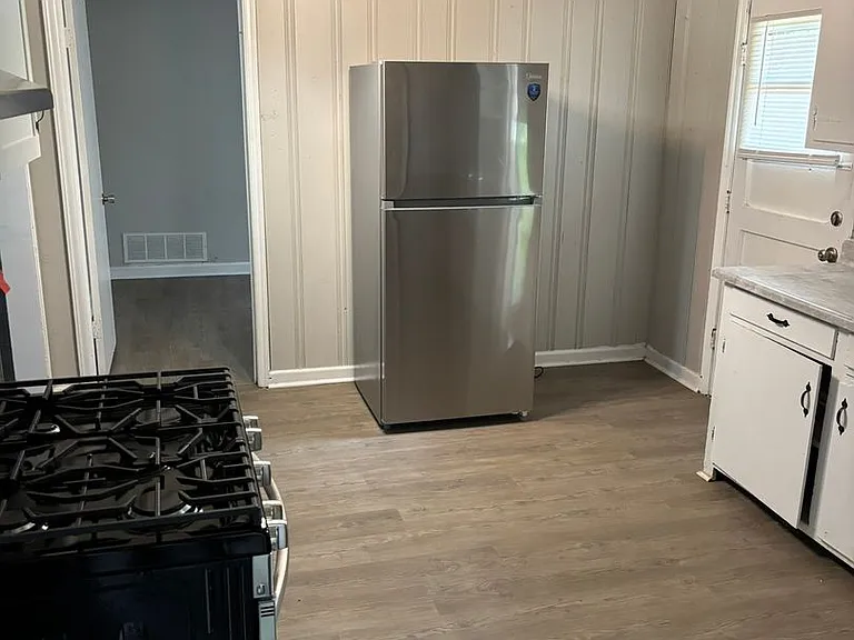 2608 Walker St — Photo 11
