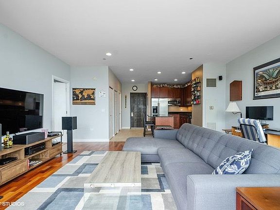 4th image of 737 W Washington Blvd APT 3506