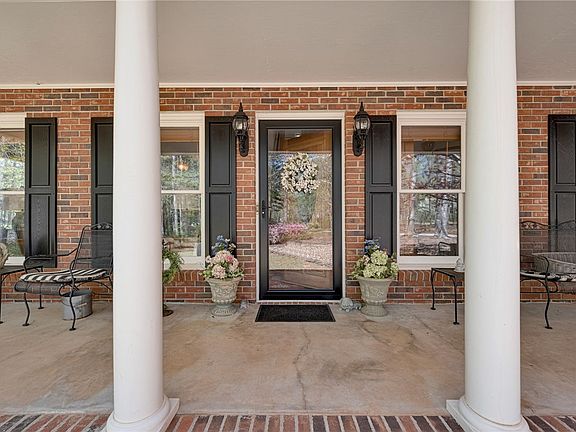 5th image of 1010 Ridgeview Dr