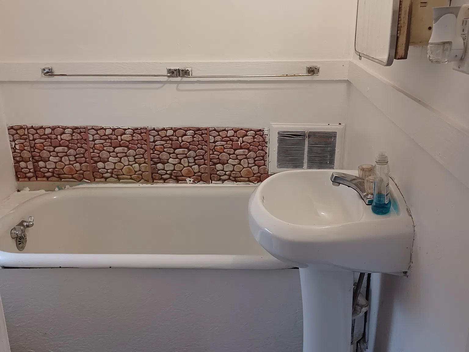 2 bed, 1105 sqft, $950 — Photo 3