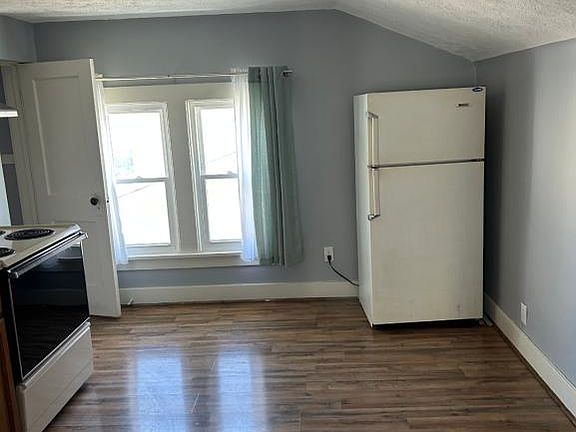 2nd image of 604 1/2 Douglas St Unit 2