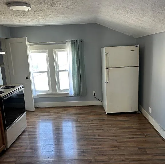604 1/2 Douglas St #2 — Photo 2