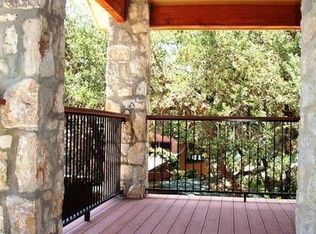 154 Lakeshore Rd, Lakehills, TX 78063