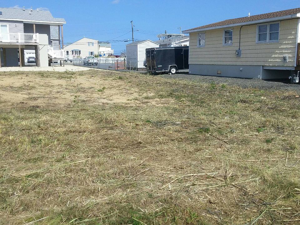 2nd image of S Green St #Land