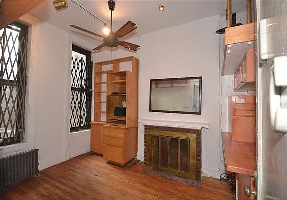 4th image of 88 Horatio St APT 1C