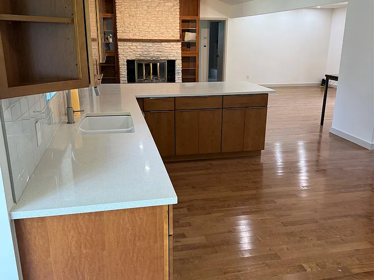 1009 Swallow Dr — Photo 14