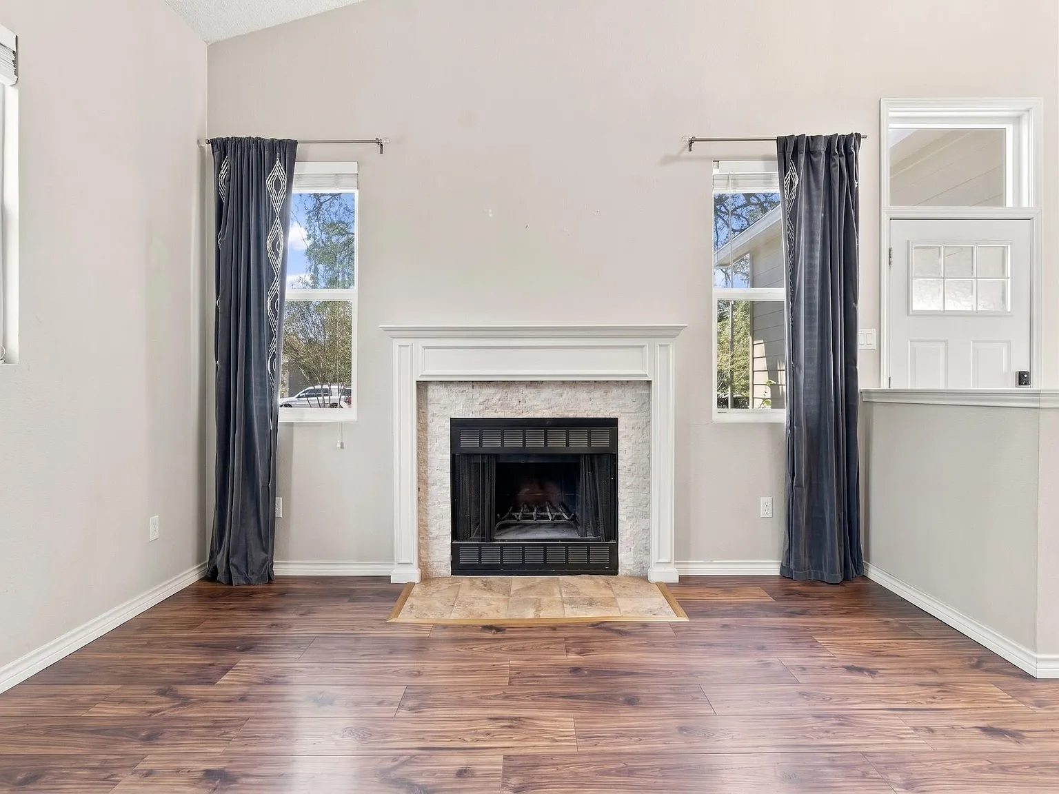 3 bed, 2.0 bath, 1250 sqft, $2,250 — Photo 3