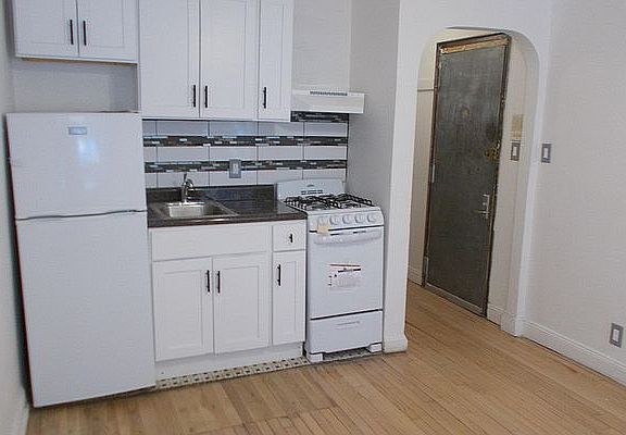 5th image of 469 Saint Johns Pl APT 1A