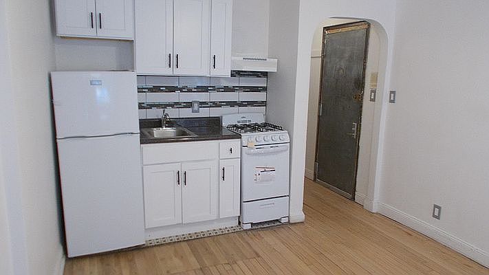 1st image of 469 Saint Johns Pl APT 1