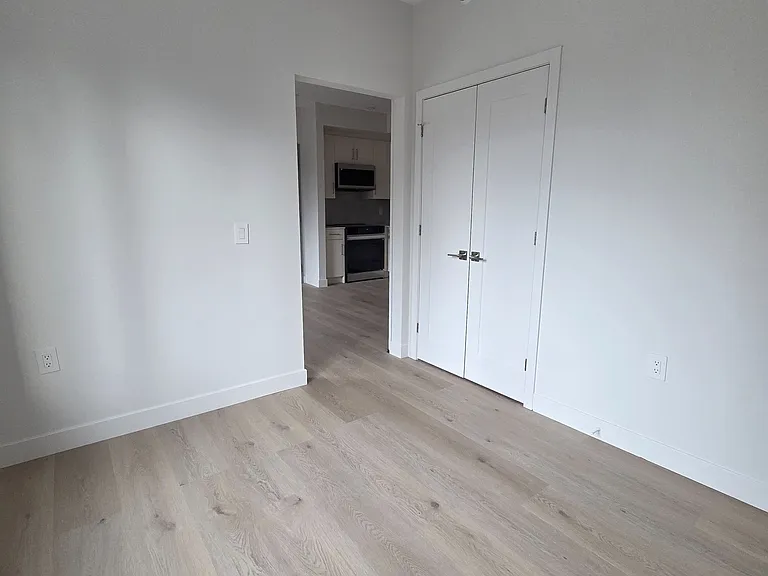 250 Shakespeare St #3 — Photo 6