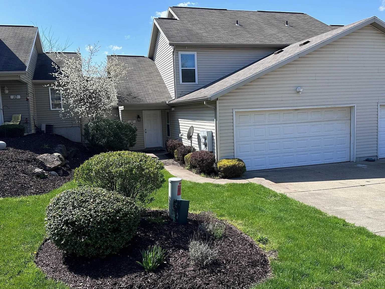 11 Fountain Dr — Photo 1