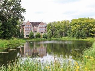 1800 Amberley Ct APT 404, Lake Forest, IL 60045