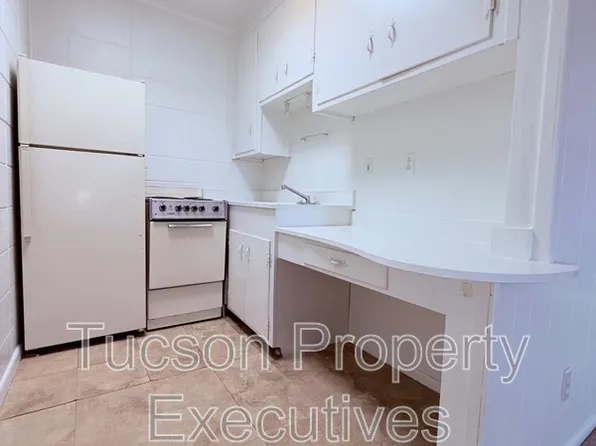 802 N Alvernon Way APT C, Tucson, AZ 85711