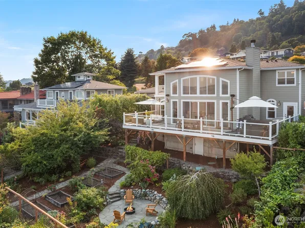 25764 Gold Beach Drive SW, Vashon, WA 98070