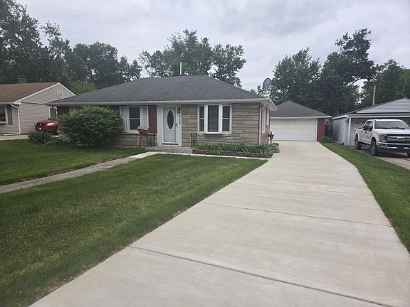 2nd image of 309 Maple Ln