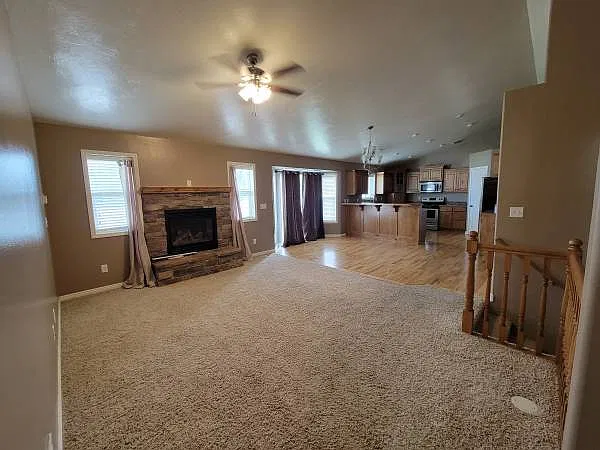 5 bed, 3200 sqft, $2,500 — Photo 4