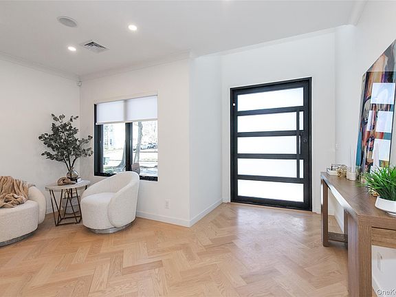 3rd image of 1 Bentley Road