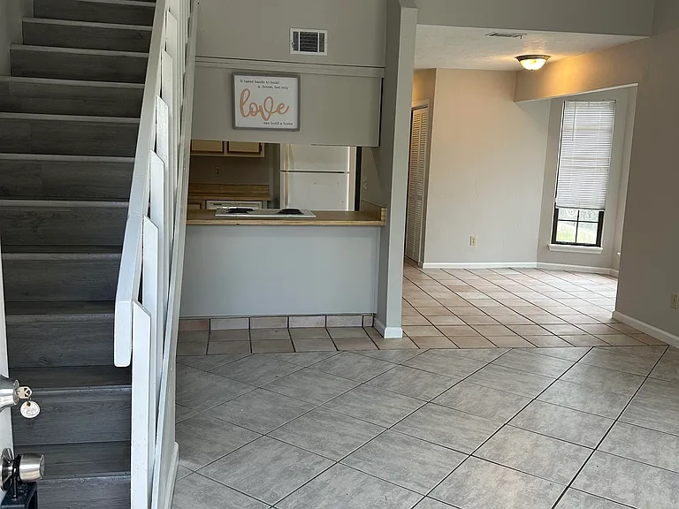 370 Hayden Rd — Photo 2