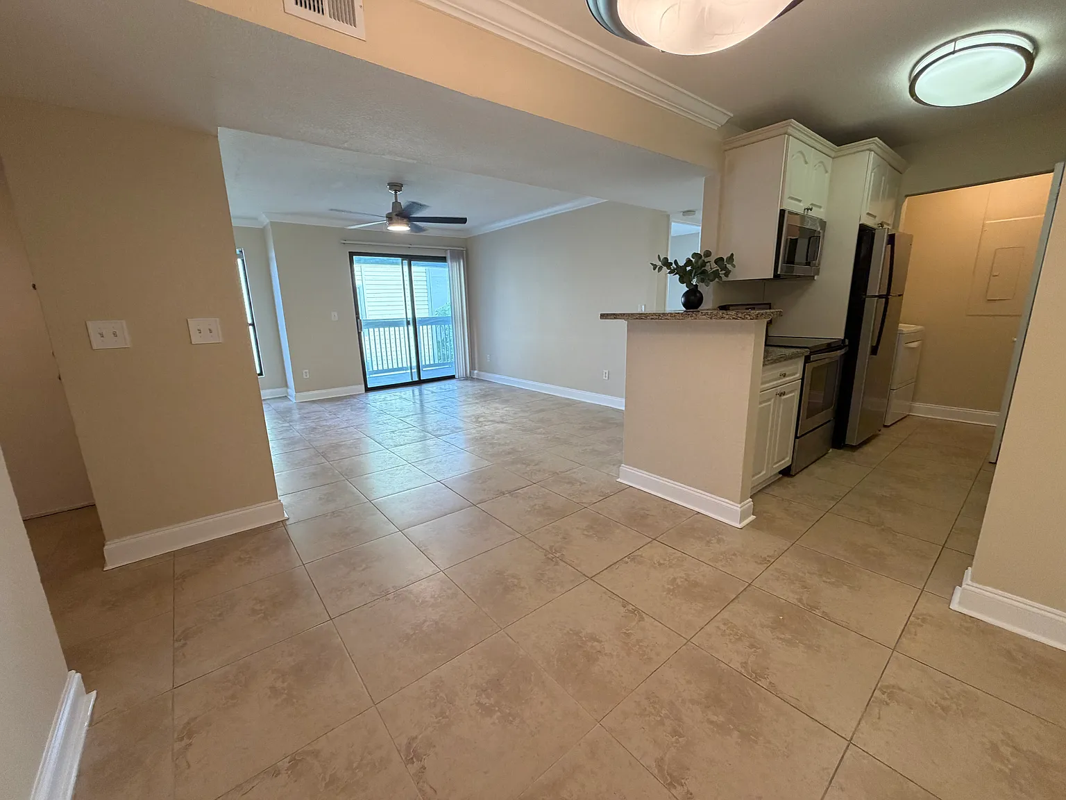 2 bed, 898 sqft, $1,800 — Photo 4