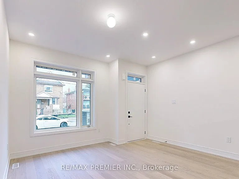 208 McRoberts Ave — Photo 3