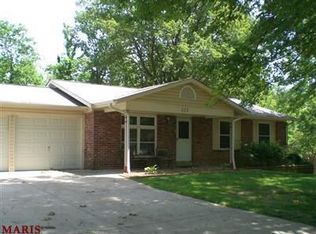 332 Woodbridge Dr, Saint Charles, MO