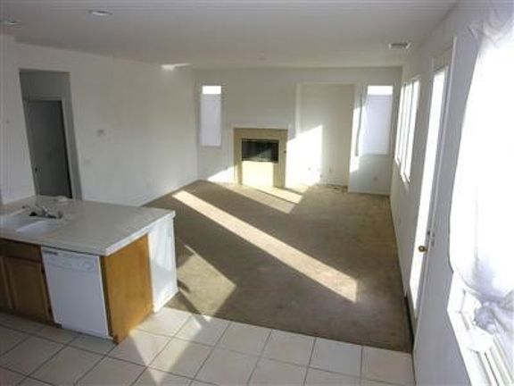 4th image of 11872 Cliffrose Ct