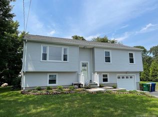 24 Bloomingdale Rd, Quaker Hill, CT 06375