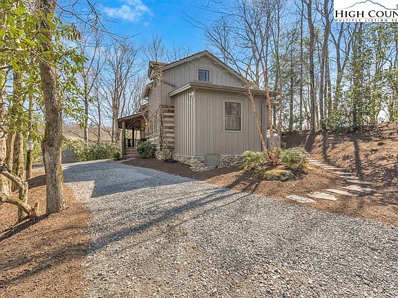4th image of 572 Skyland View Drive
