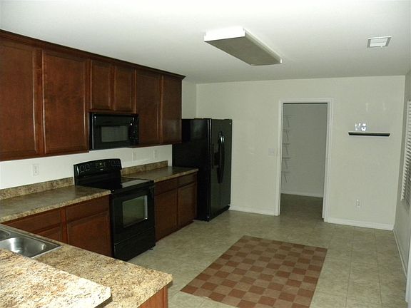 4th image of 2481 Belltown Dr SW
