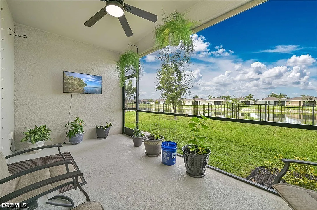 4 bed, 2.0 bath, 2156 sqft, $2,600 — Photo 3