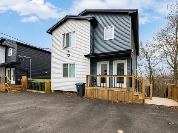 13 Hilchie Rd, Halifax, NS B3A 1T5