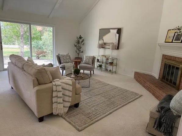 10329 N Savannah COURT, Mequon, WI 53092