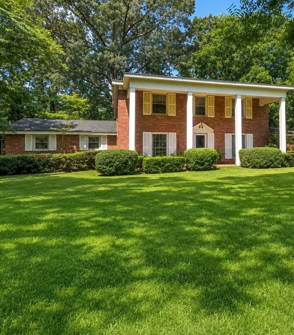3 bed, 3.0 bath, 3823 sqft, $3,000 — Photo 1