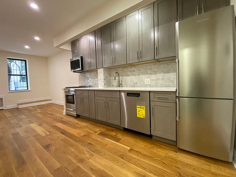 250 W 105th St #1A — Photo 2