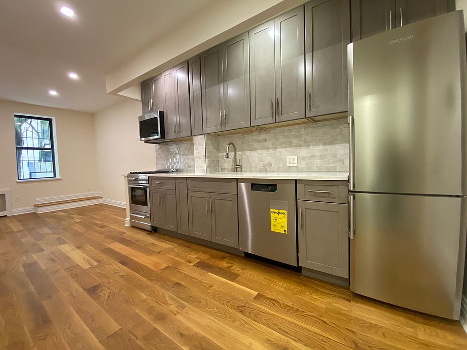 2nd image of 250 W 105th St APT 1A