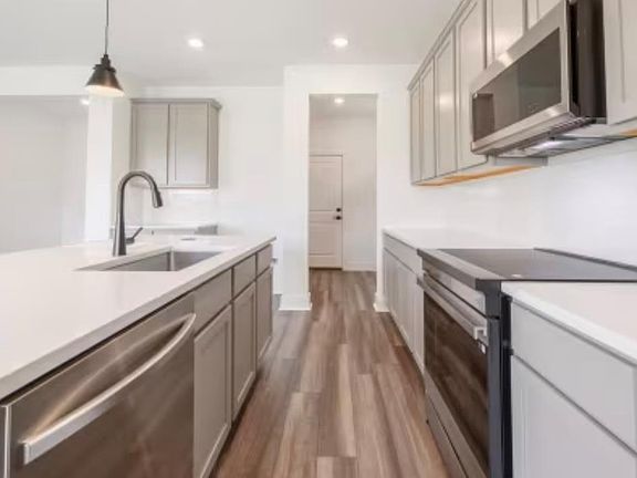 3rd image of 190 Prodigal Way