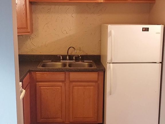 3rd image of 115 Woodlawn Dr #1